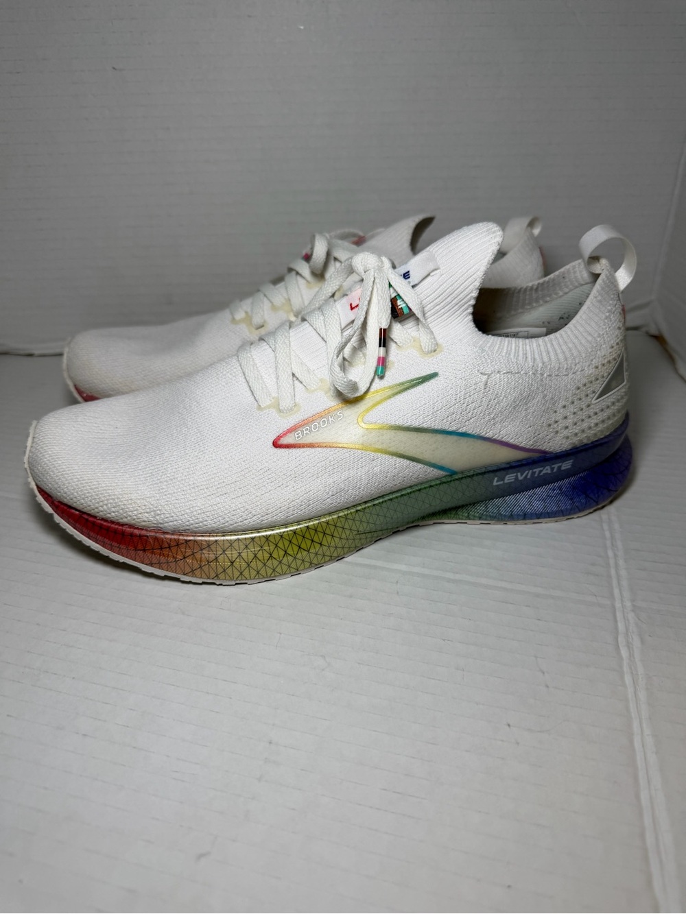 Brooks Levitate Stealthfit 5 Pride Running Shoes White Rainbow Women's Size 10